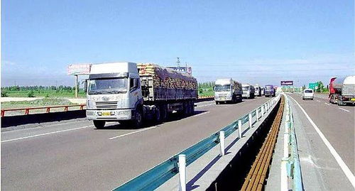 新疆國際道路運(yùn)輸線路總數(shù)達(dá)111條，居全國之首，普通貨物道路運(yùn)輸蓬勃發(fā)展